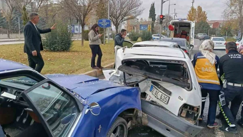 Elazığ'da 4 araçlı zincirleme kaza: 1 yaralı