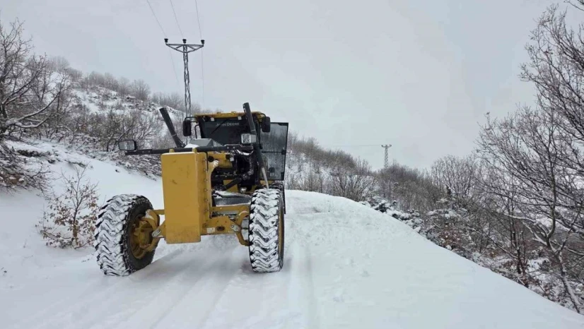 Elazığ'da 88 köy yolunda çalışmalar sürüyor