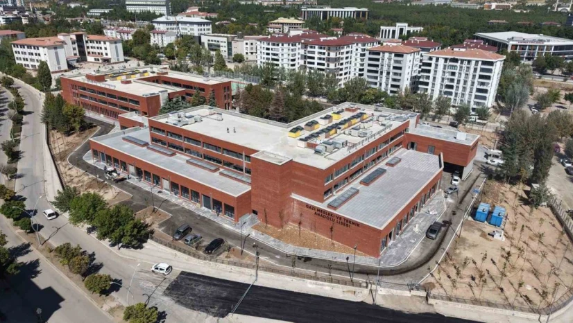 Elazığ'da CHP'li belediyelerin yapımını üstlendiği okul halen bitmedi