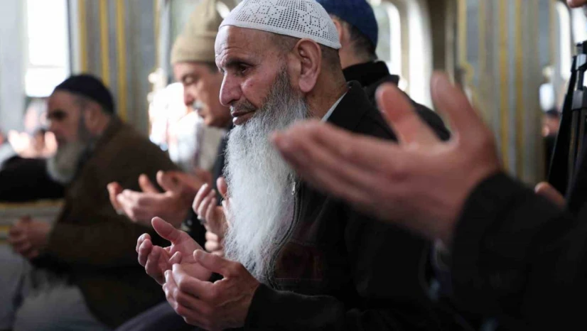 Elazığ'da depremde hayatını kaybedenler dualarla anıldı