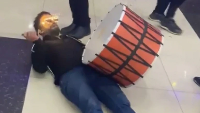 Elazığ'da düğünde davulcu performansı