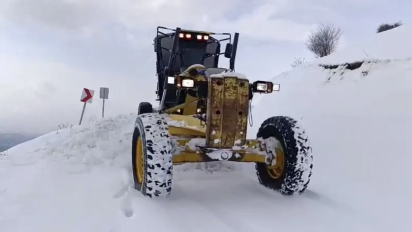 Elazığ'da kapalı 310 köy yolunda çalışmalar sürüyor