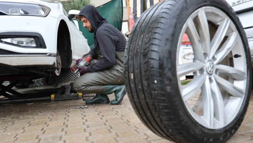 Elazığ'da kış lastiği için son gün yoğunluğu
