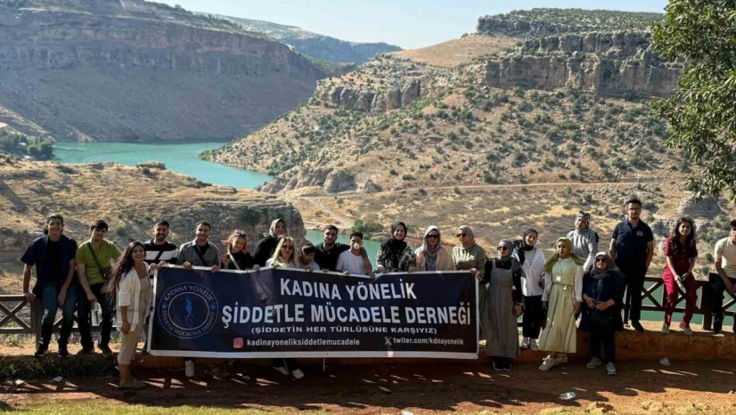 Elazığlı kadınlar ve gençler Diyarbakır'ı gezdi
