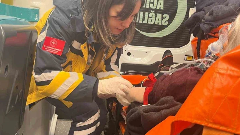 Karla kaplı yollarda zamana karşı yarış kameraya yansıdı