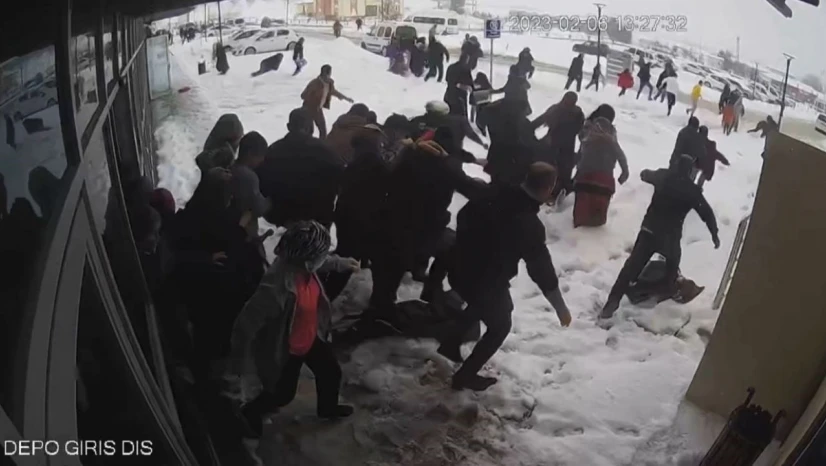 Malatya'da 7,6'lık depremin hastanedeki panik anları kamerada