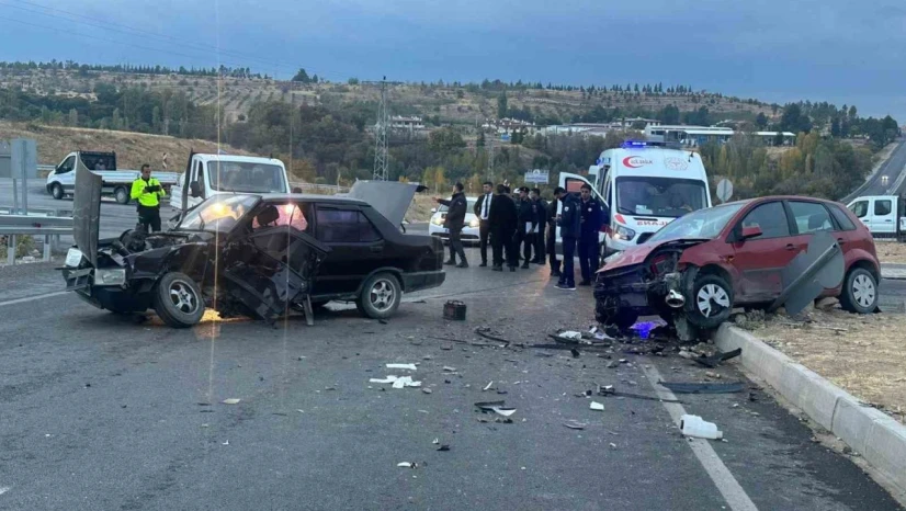 Malatya'da iki aracın çarpıştı kazada 3 kişi yaralandı