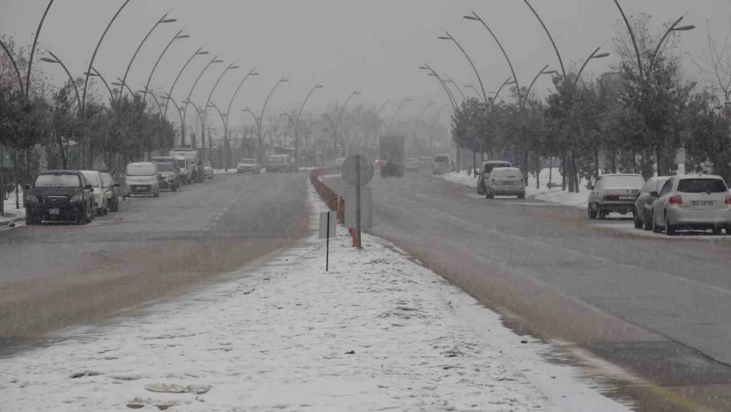 Malatya'da kar yağışı nedeniyle kamu personeline idari izin ve motosikletlere trafik yasağı