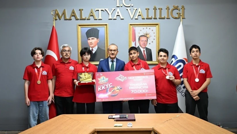 Malatyalı genç yetenekler başarılarını Vali Yavuz'la paylaştı