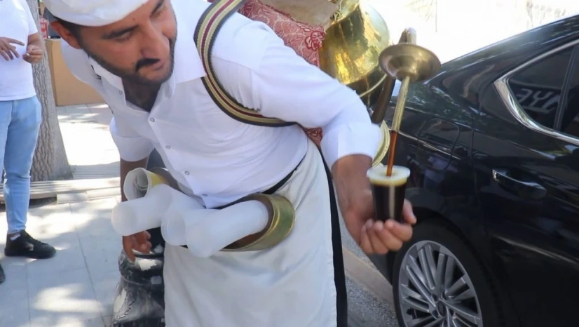 Malatyalılar, meyan kökü şerbetiyle serinliyor