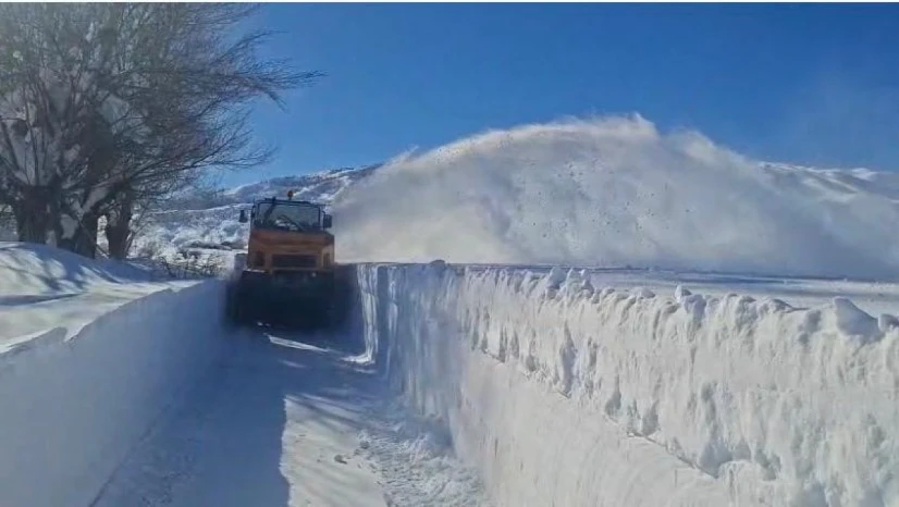 Tunceli'de  Yüzlerce köy yolu ulaşıma açıldı, 43'ünde çalışmalar sürüyor