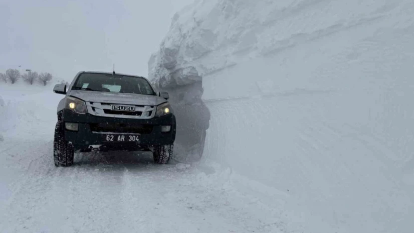 Tunceli'de karla mücadele çalışmaları gece gündüz sürüyor