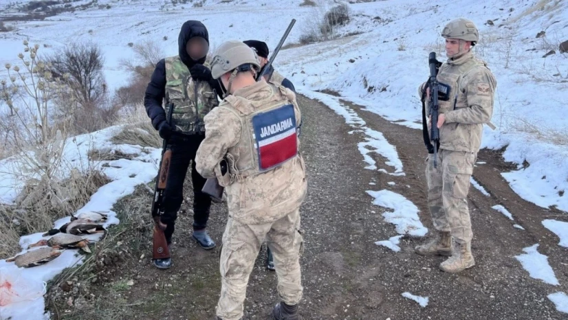Tunceli'de suça geçit yok: Kaçak avcılara ceza kesilirken terör şüphelisi tutuklandı