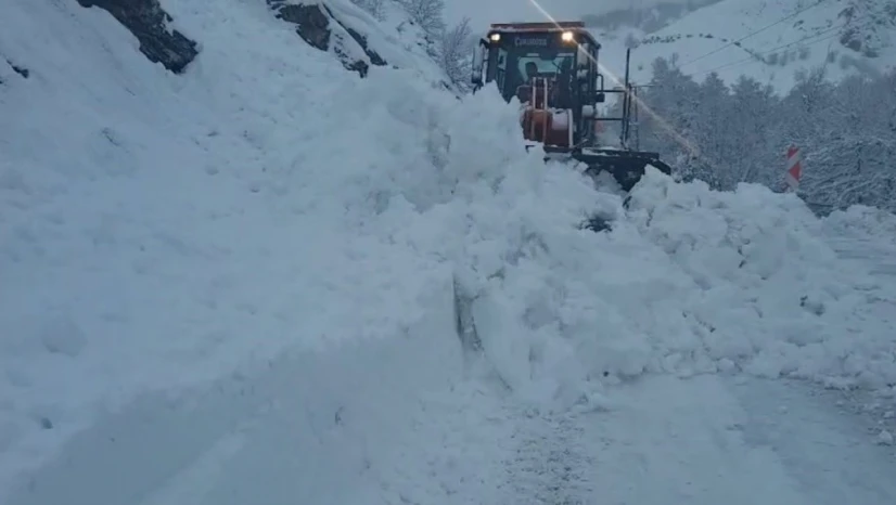 Tunceli-Ovacık yolunda çığ: Ulaşım kısa sürede yeniden sağlandı