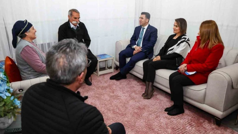 Vali Aygöl'den üç kuşağı buluşturan aileye ziyaret