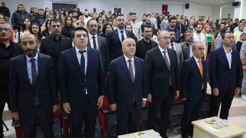 Vali Hatipoğlu: 'Türkiye özellikle teknolojik alanda savunma sanayi başta olmak üzere yaptığı çalışmalarla çok farklı noktalara doğru evrildi'