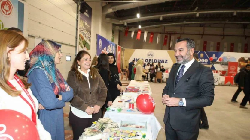 Başkan Şerifoğulları, AileFest'te ailelerle buluştu genç çiftin nikahını kıydı