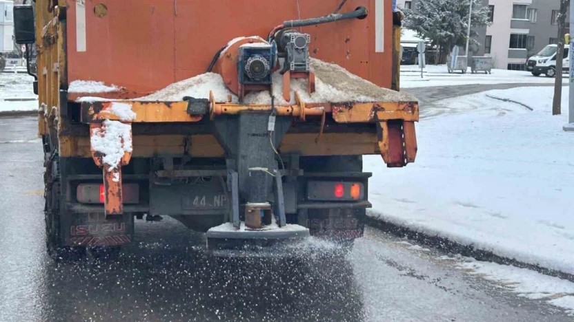 Battalgazi'de karla mücadele aralıksız sürüyor