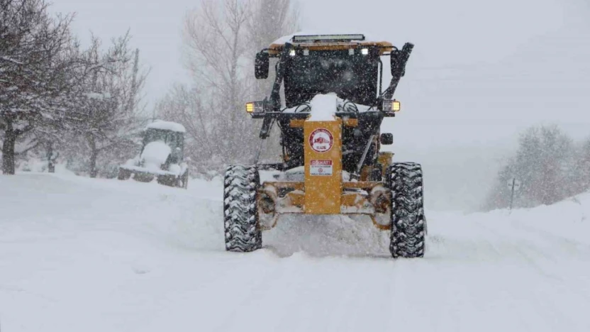 Elazığ'da 384 köy yolunda çalışmalar sürüyor
