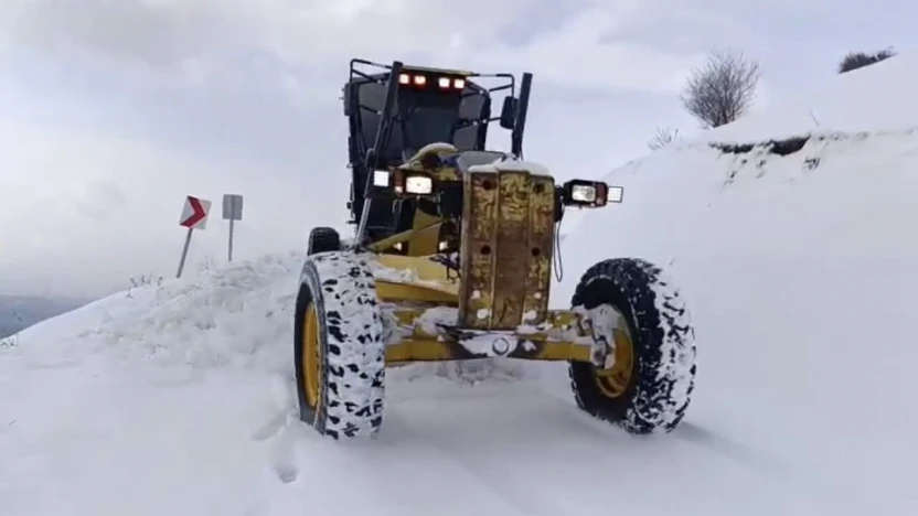 Elazığ'da kapalı 310 köy yolunda çalışmalar sürüyor
