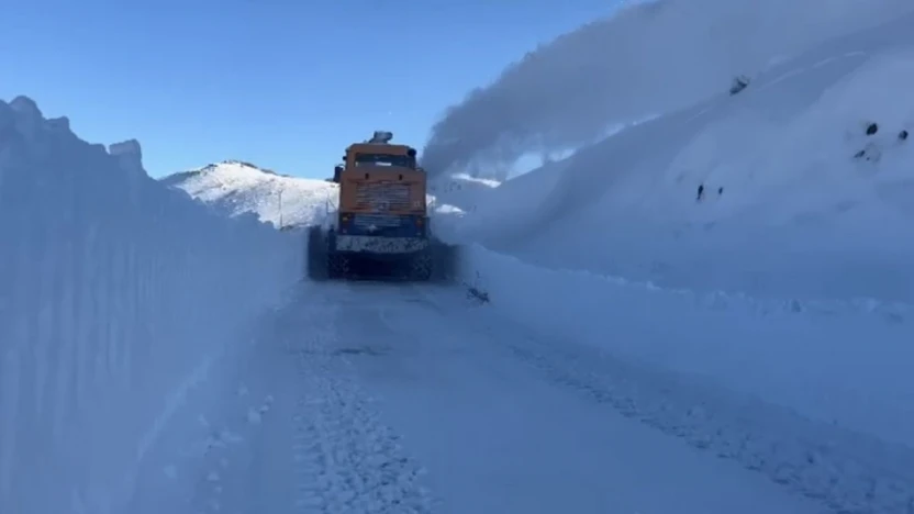 Elazığ'da kapalı 93 köy yolunda çalışmalar sürüyor