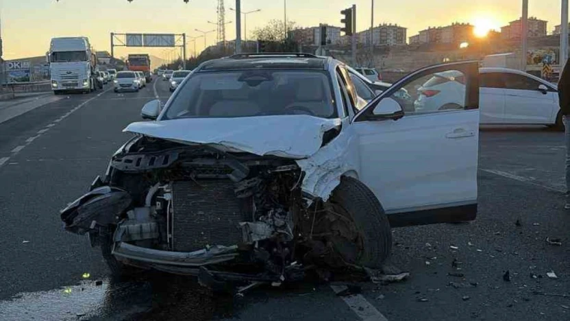 Elazığ'da minibüs ile cip çarpıştı: 2 yaralı