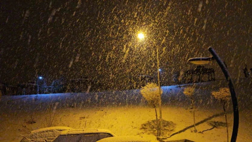 Elazığ'da yoğun kar yağışı başladı