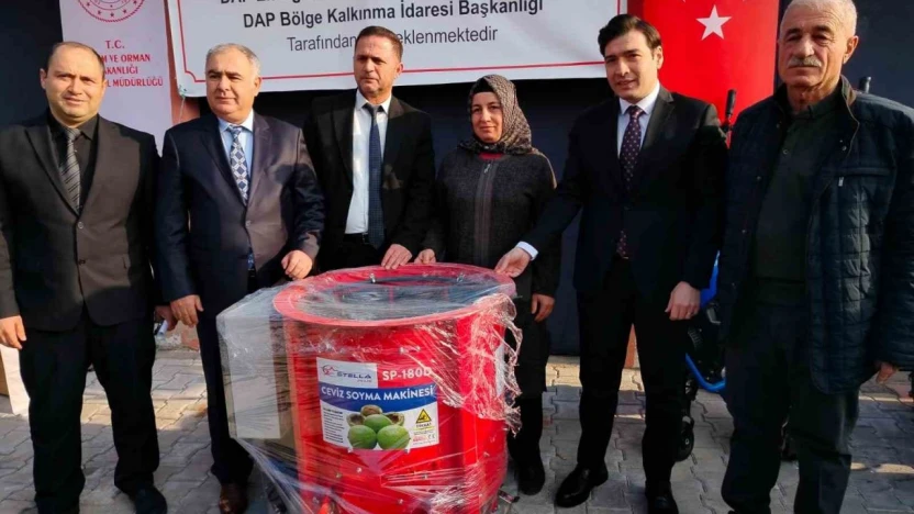 Keban'da çiftçilere makine dağıtıldı