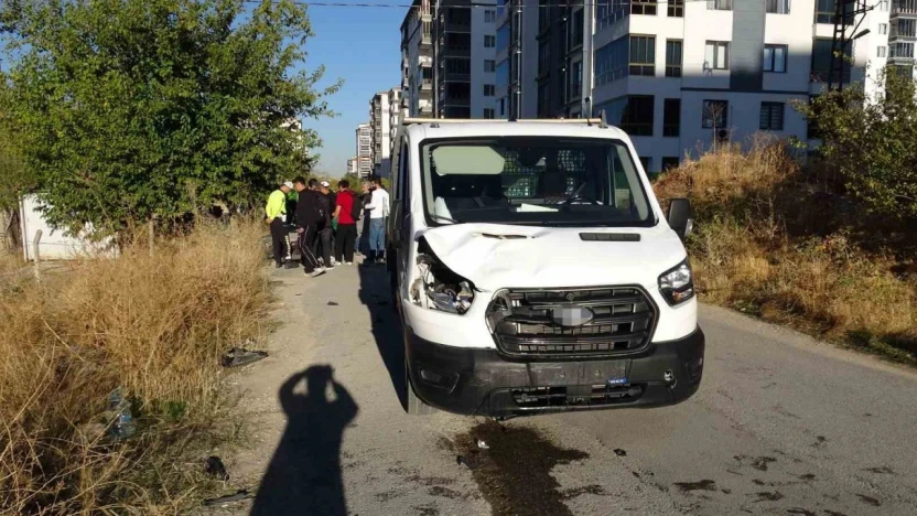 Malatya'da kamyonet ile elektrikli bisiklet çarpıştı: 2 yaralı