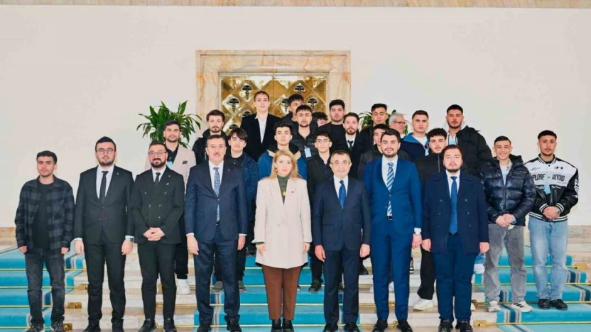 Ölmeztoprak: 'Cumhurbaşkanımızın mesajları nettir, bayrağımıza uzanan kirli eller hesap verecek'