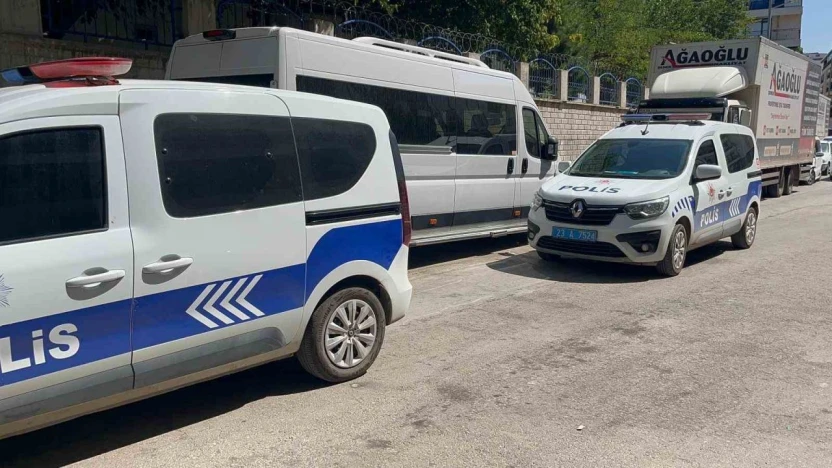 Silahını temizlerken kendini vurdu