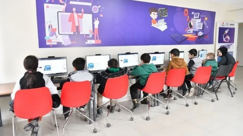 Yeşilyurt Mesleki Eğitim ve Yaşam Merkezi'nde kurslar tüm hızıyla sürüyor