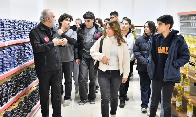 'İyilik Elçisi' Projesi gençlere yardımlaşma ve tarih bilinci aşılıyor