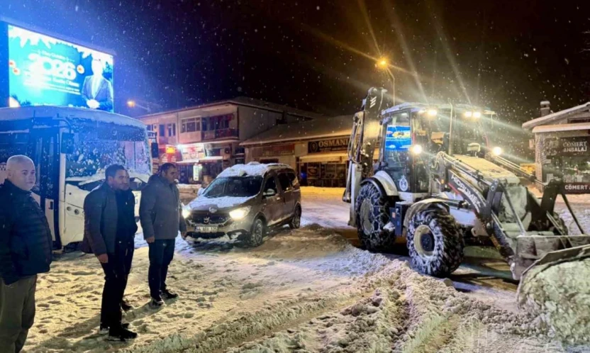 Akçadağ Belediyesi'nin kar mesaisi sürüyor