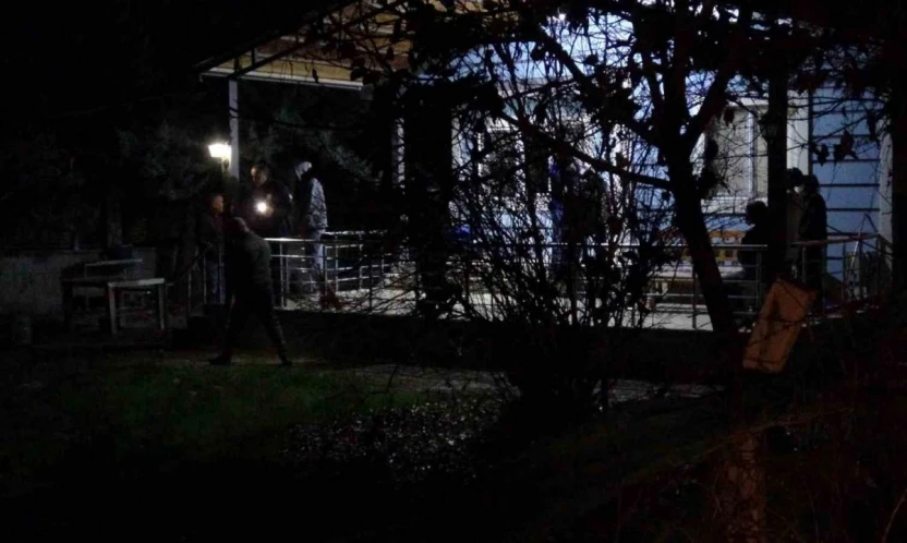 Arkadaşların silahla oyunu kanlı bitti: 1 yaralı