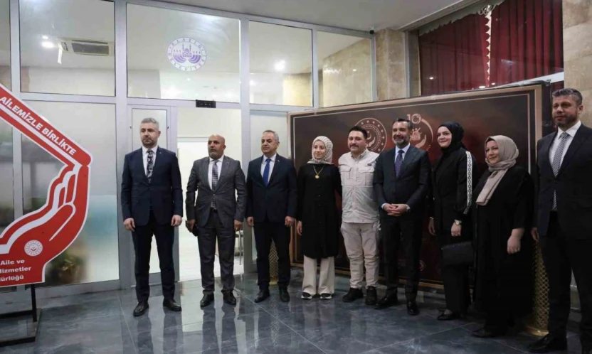 Bakan Göktaş'tan Elazığ'daki genç çiftlere sürpriz telefon: 51 milyon TL'lik dev destek