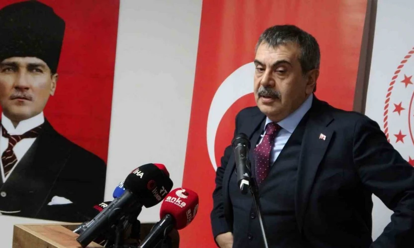 Bakan Tekin Malatya'da görme engelli öğrencilerle bir araya geldi