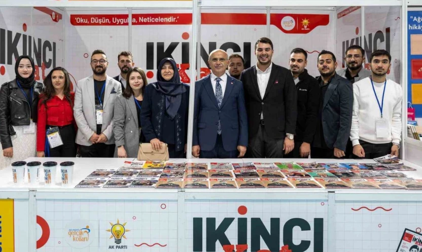 Başkan Er, Malatya Anadolu Kitap ve Kültür Fuarı'nda stantları gezdi