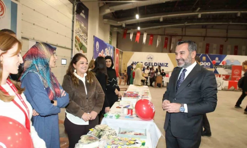 Başkan Şerifoğulları, AileFest'te ailelerle buluştu genç çiftin nikahını kıydı