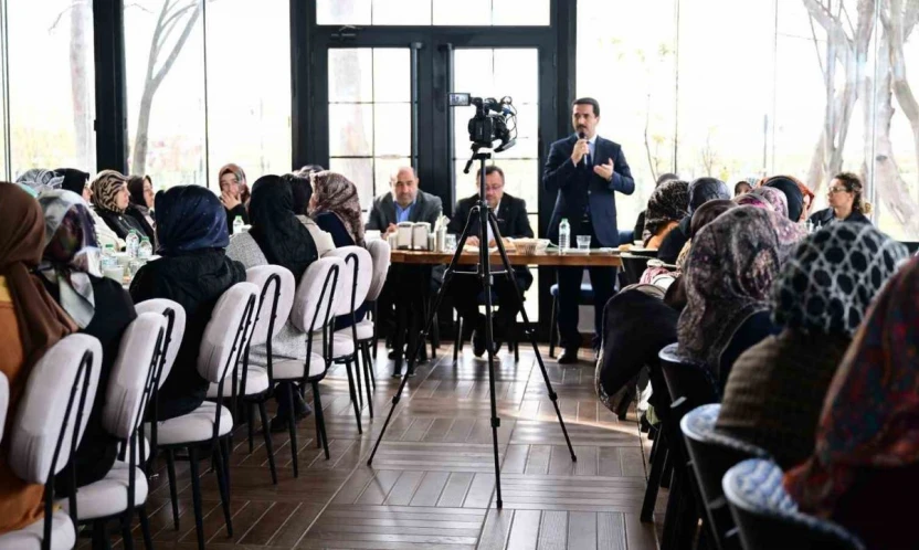 Başkan Taşkın, AK Parti Kadın Kolları Mahalle Başkanları toplantısına katıldı