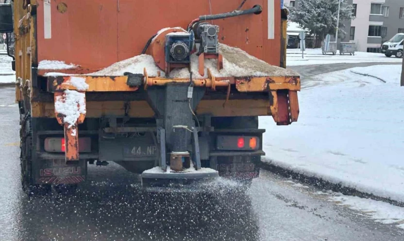 Battalgazi'de karla mücadele aralıksız sürüyor