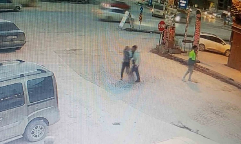 Birlikte yaşadığı kadını silahla tehdit eden şahıs gözaltına alındı