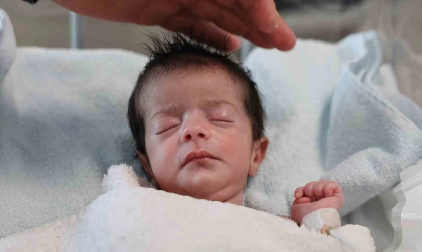 Doğuştan yemek borusu olmayan 4 günlük bebek, Elazığ'da hayata tutundu