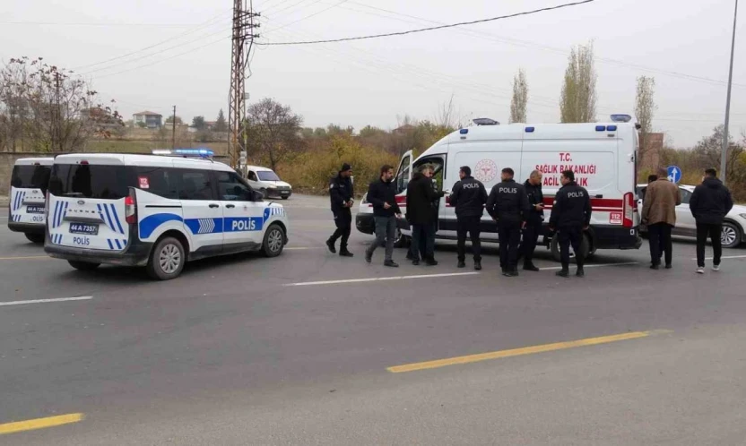 Ekip aracında fenalaşan polis memuru hastaneye kaldırıldı