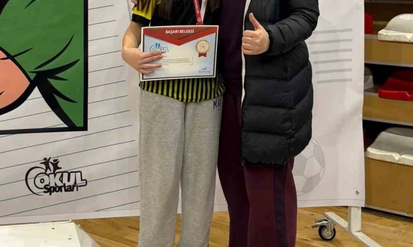 Elazığ'a bilek güreşinde 3 madalya