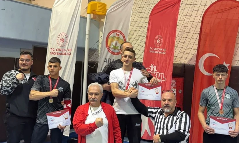 Elazığ'a bilek güreşinde 4 madalya