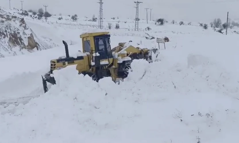 Elazığ'da 130 köy yolu açıldı,  207'sinde çalışmalar sürüyor