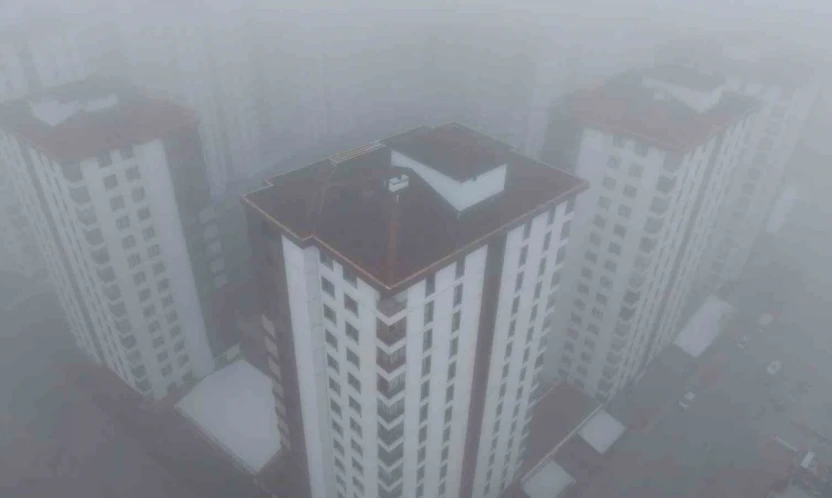 Elazığ'da 200 metreden şehir sis içinde kayboldu