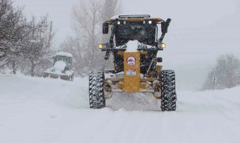 Elazığ'da 384 köy yolunda çalışmalar sürüyor