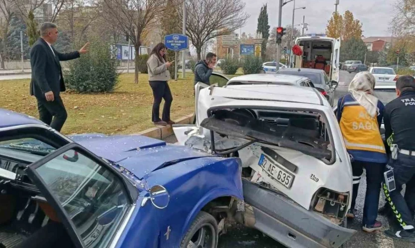 Elazığ'da 4 araçlı zincirleme kaza: 1 yaralı